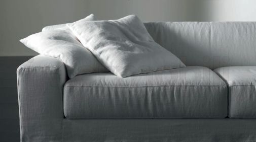 Диван двухместный в обивке из ткани Freeman Ghost