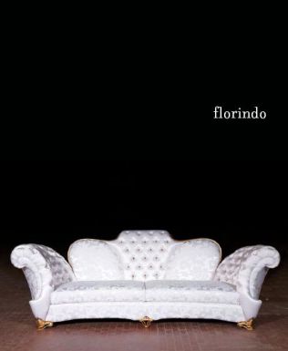 Диван белого цвета для гостиной.