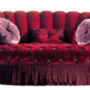 Диван гранатового цвета из коллекции Jumbo.