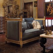 Диван и журнальный стол для гостиной в классическом стиле