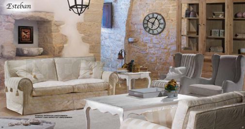 Диван кремового цвета