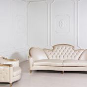 Диван со стеганой спинкой для гостиной.