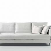 Диван светлого оттенка