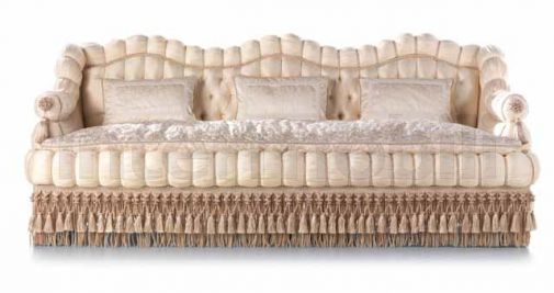 Диван в светлых тонах коллекции Canova