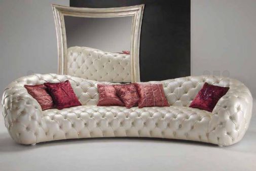 Дизайнерский диван для гостиной комнаты.