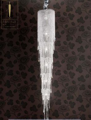 Длинная люстра с прозрачными подвесками