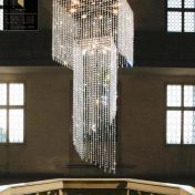 Длинная люстра с подвесками