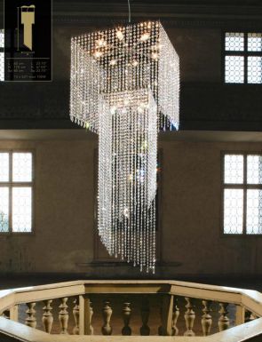 Длинная люстра с подвесками