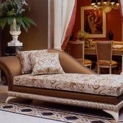 Дормез с яркой обивкой от Coleccion Alexandra.