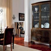 Двухдверный сервант-витрина из коллекции Venezia