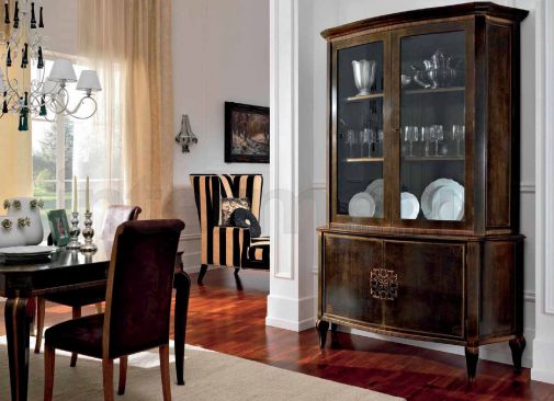 Двухдверный сервант-витрина из коллекции Venezia