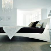 Двухместная кровать для спальни.