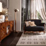 Двухместный диван и комод из коллекции Liberty.