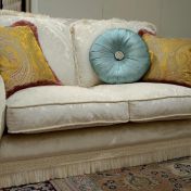 Двухместный диван Hellen из коллекции Aurea