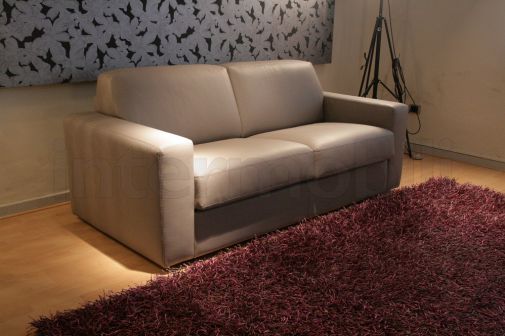 Двухместный диван дымчатого цвета