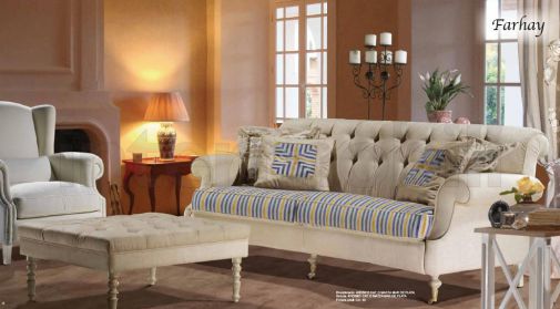 Двухместный диван бежевого цвета