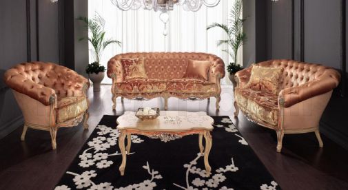 Двухместный и трехместный диваны и удобное кресло.