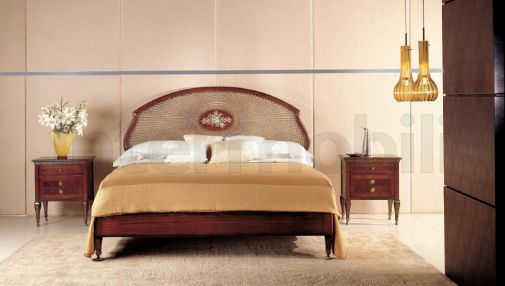 Двухспальная кровать и тумбочки от Medea.