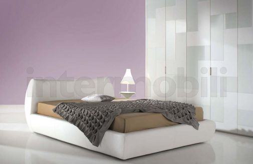 Двуспальная кровать