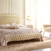 Двуспальная кровать и кожаное кресло FIOCCO