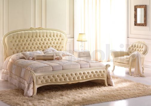 Двуспальная кровать и кожаное кресло FIOCCO