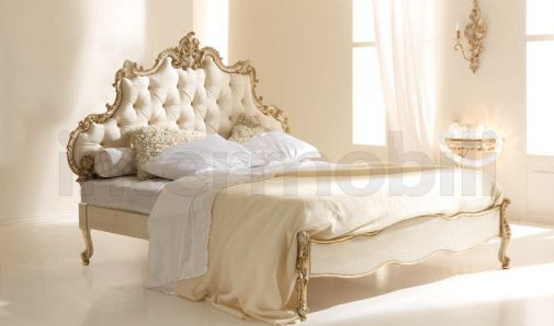 Двуспальная кровать с мягким изголовьем