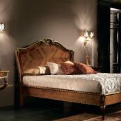 Двуспальная кровать с прикроватными тумбами