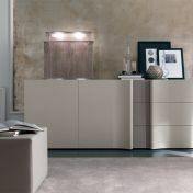 Элегантный буфет с выдвижными ящиками