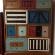 Комод высокий.