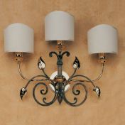 Настенный светильник с «кованым» декором