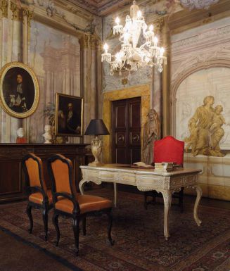 Гарнитур для кабинета в классическом стиле