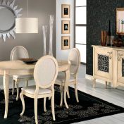 Гарнитур мебели для столовой комнаты.