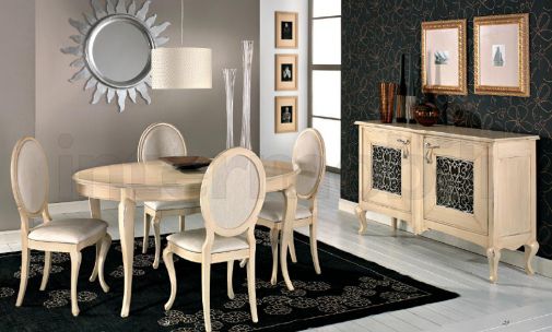 Гарнитур мебели для столовой комнаты.