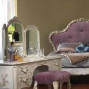 Грандиозный комплект для спальни в королевском стиле.