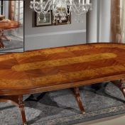 Обеденный стол для столовой