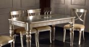 Стол и стулья для столовой