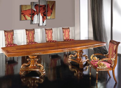 Стол и стулья для столовой