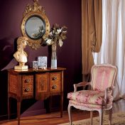 Инкрустированная консоль, зеркало и милое креслице