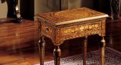 Инкрустированный столик в классическом стиле