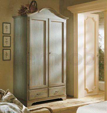 Искусственно состаренный шкаф от фабрики Vaccari International