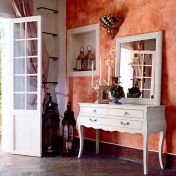 Изящная консоль и зеркало в классическом стиле от Tonin Casa