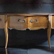 Изящная консоль коллекции MUSEUM