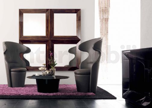 Кресла с маленьким столиком