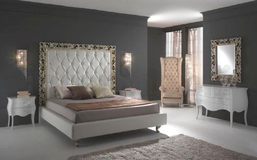 Изысканный гарнитур для светлой спальни.