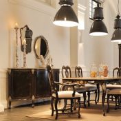 Изысканный сервант для столовой