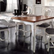 Изысканный столовый гарнитур с раздвижным столом