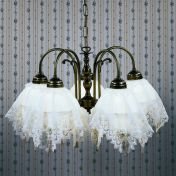 Люстра с ажурными плафонами