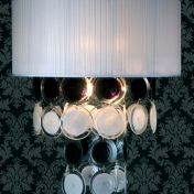 Люстра с оригинальным декором