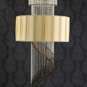 Люстра с золотистым абажуром