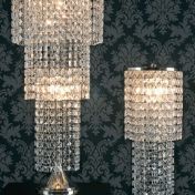 Настольная лампа с цепочками кристаллов